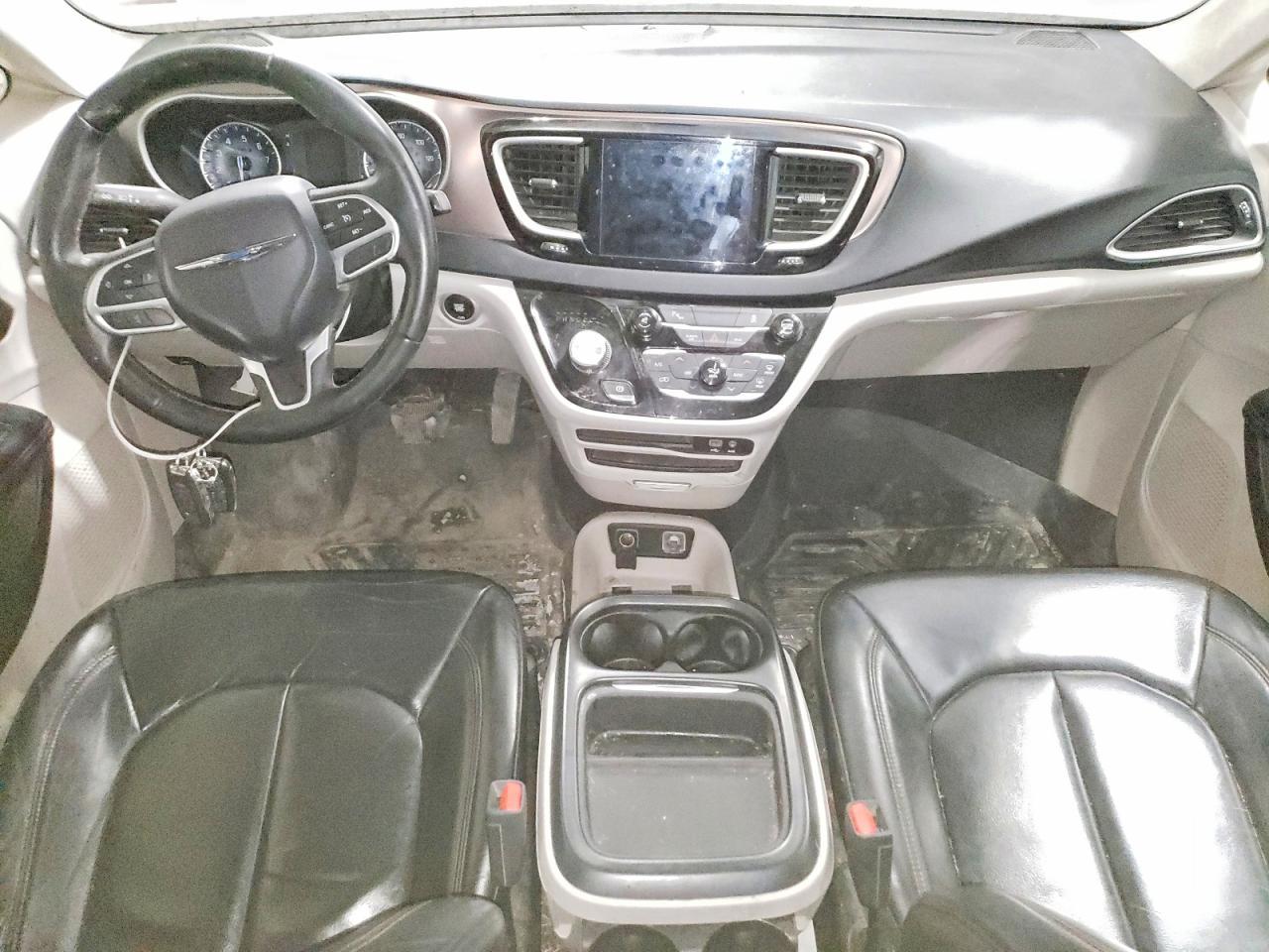 2017 Chrysler Pacifica Touring l