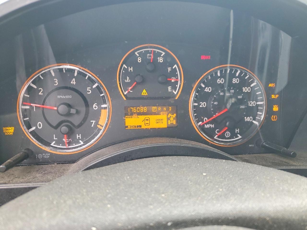 2010 Nissan Titan SE