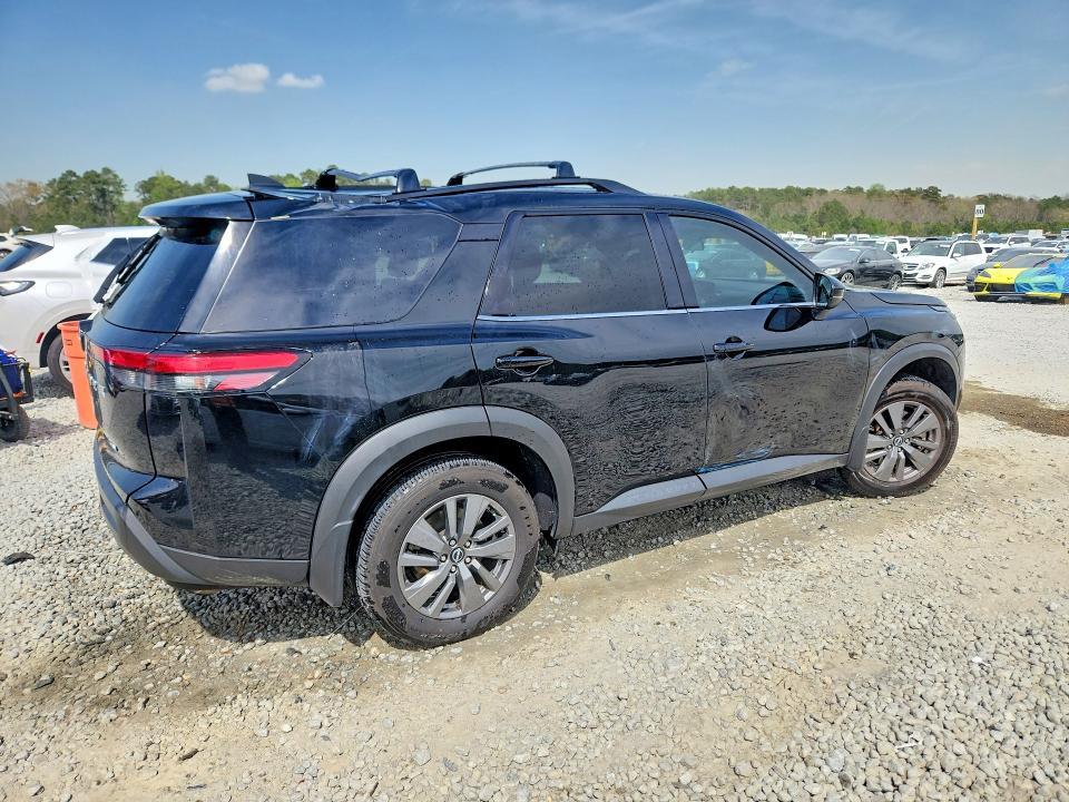 2024 Nissan Pathfinder sv