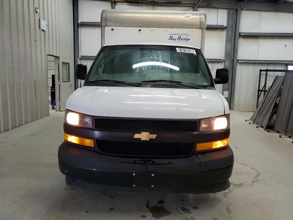 2018 Chevrolet Express BOX Truck