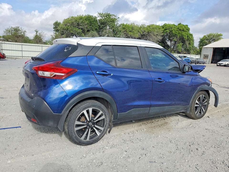 2020 Nissan Kicks sv