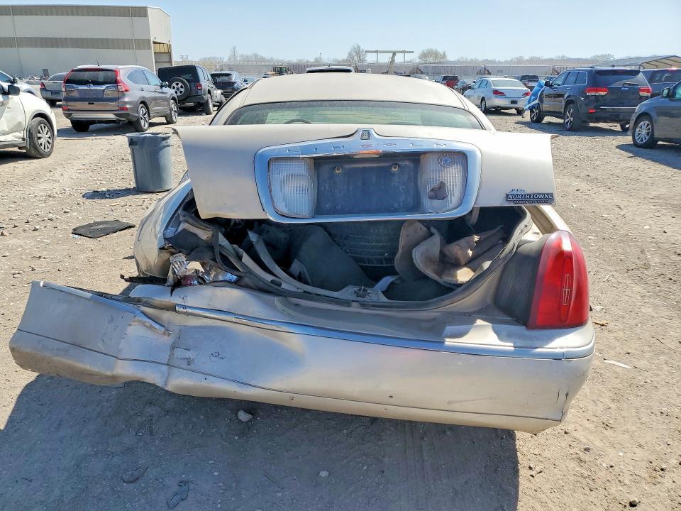 2000 Lincoln Town car Cartier