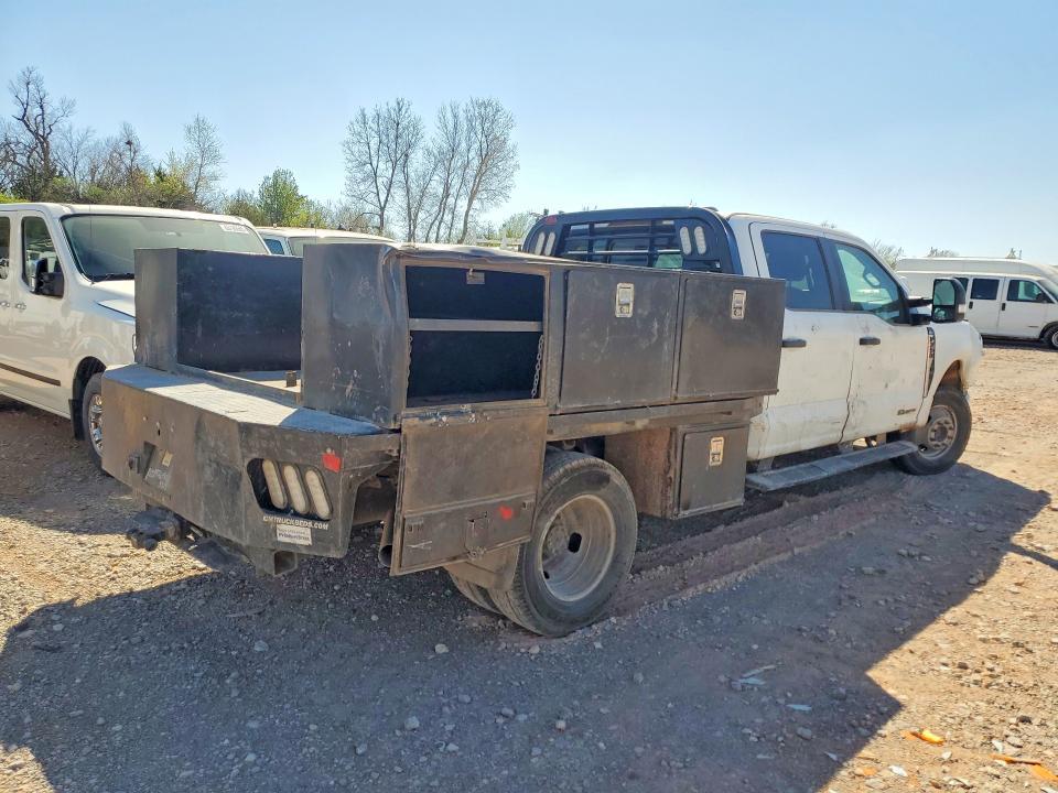 2023 Ford F350 Super Duty Flatbed Truck