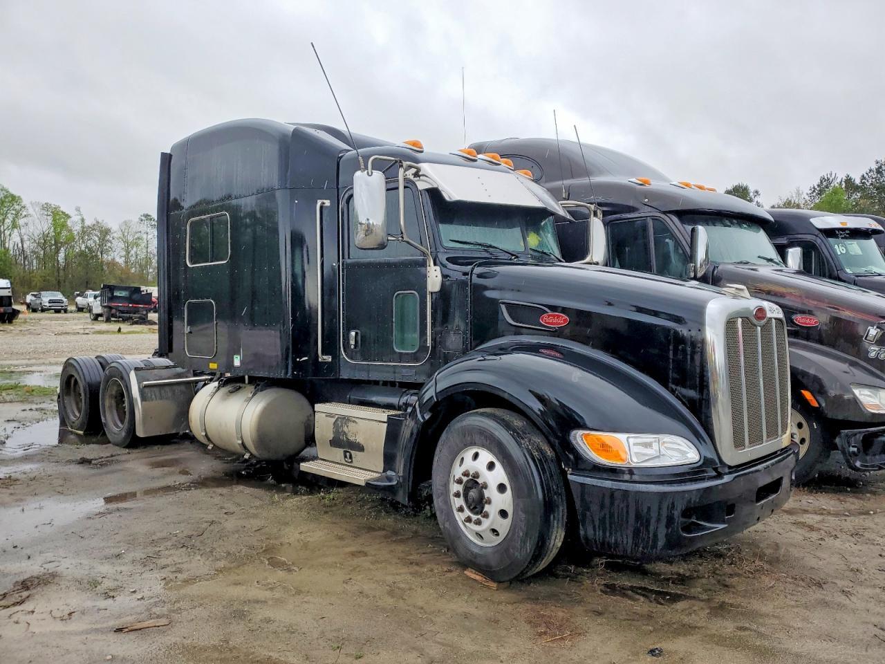 2013 Peterbilt 386-Semi Truck