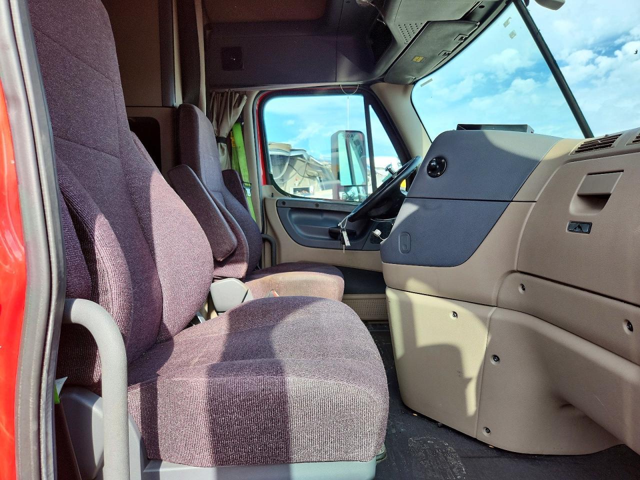 2018 Freightliner Cascadia 125 Semi Truck