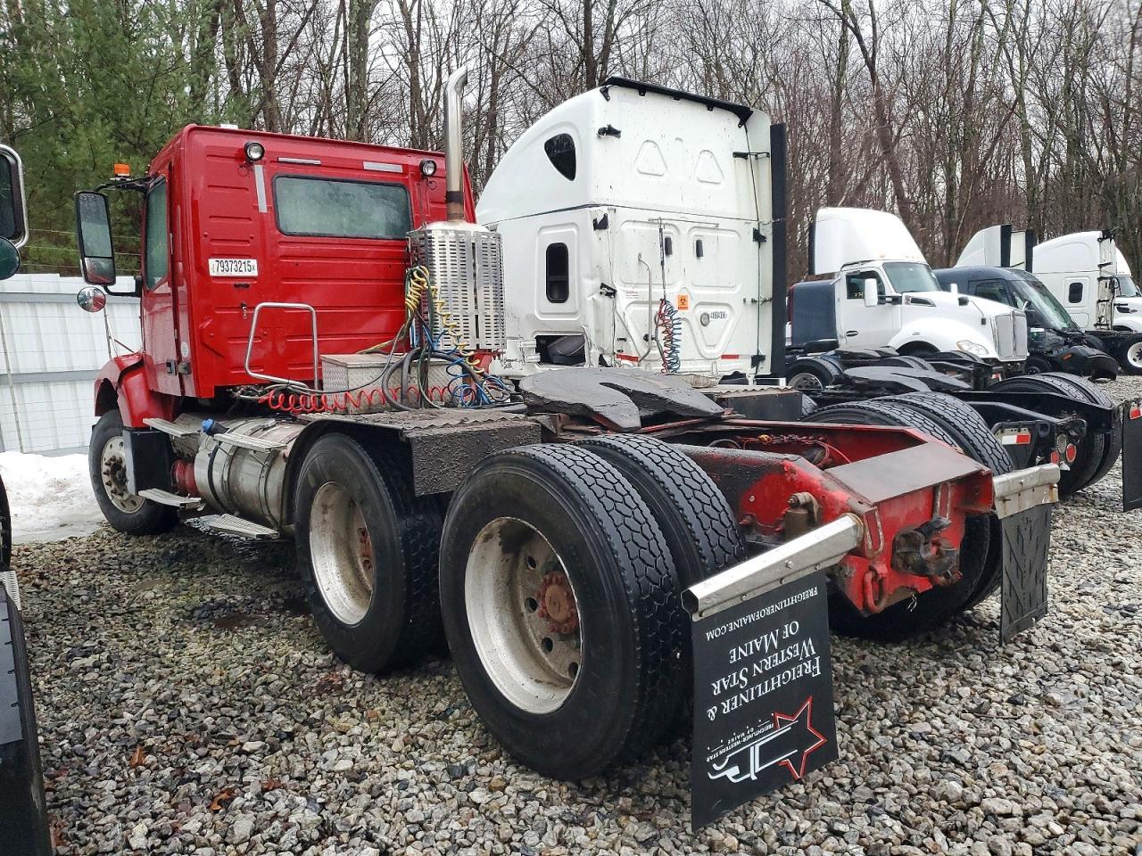 2013 Volvo VHD Semi Truck