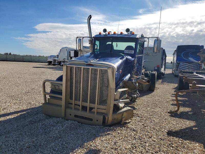 2017 Peterbilt 389 Semi Truck