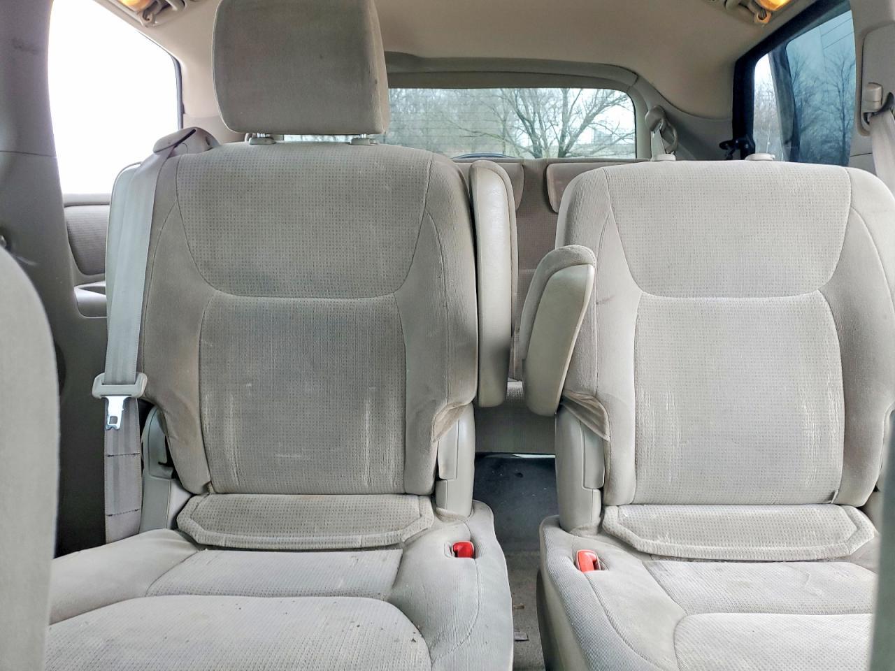 2004 Toyota Sienna le 7 Passenger