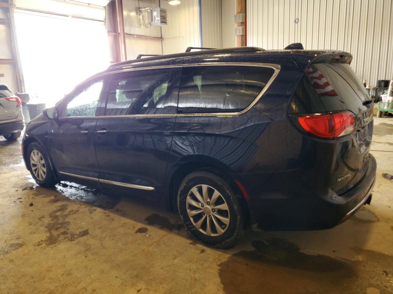 2017 Chrysler Pacifica Touring l