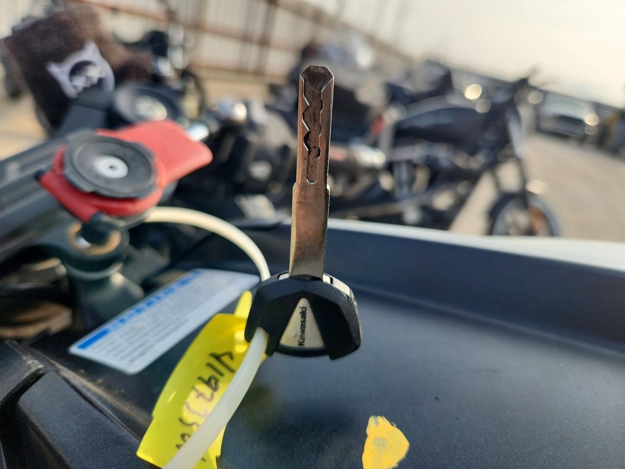 2025 Kawasaki ZX1002 L