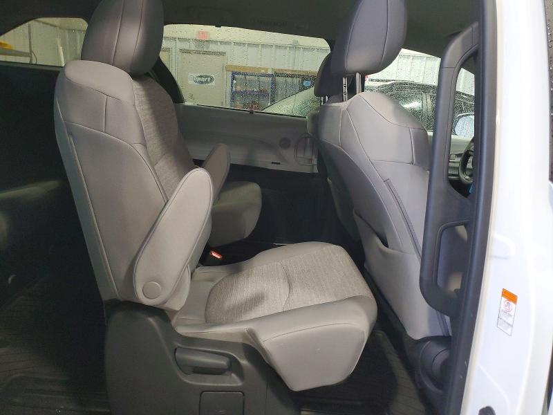 2025 Toyota Sienna le