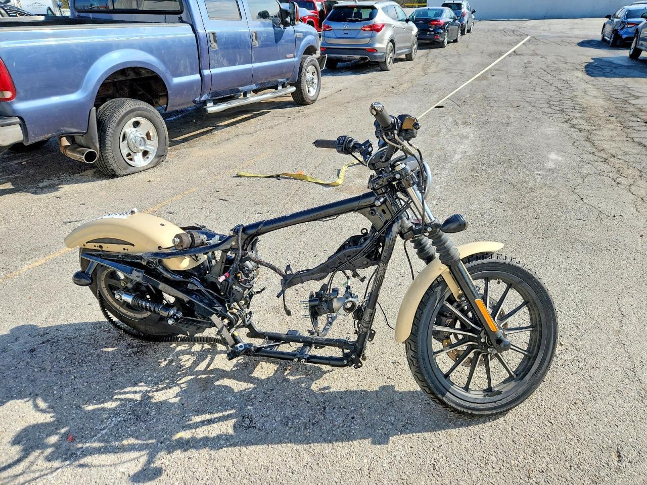 2015 Harley-Davidson XL883 Iron 883