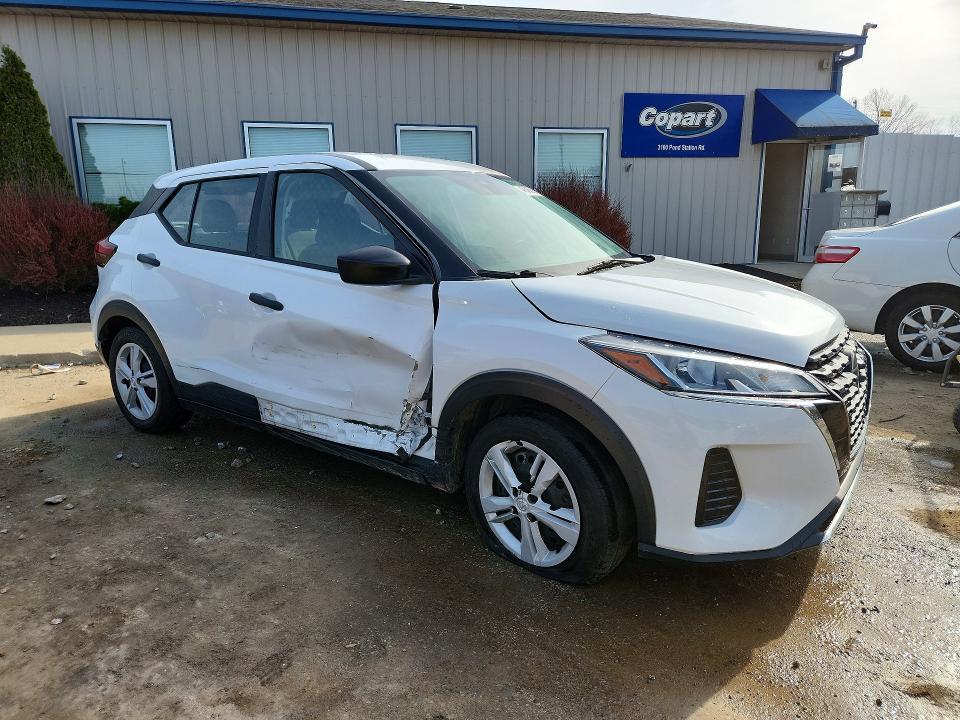 2021 Nissan Kicks s