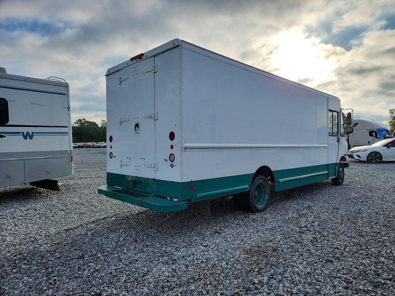 2015 Freightliner MT45 G Delivery Truck