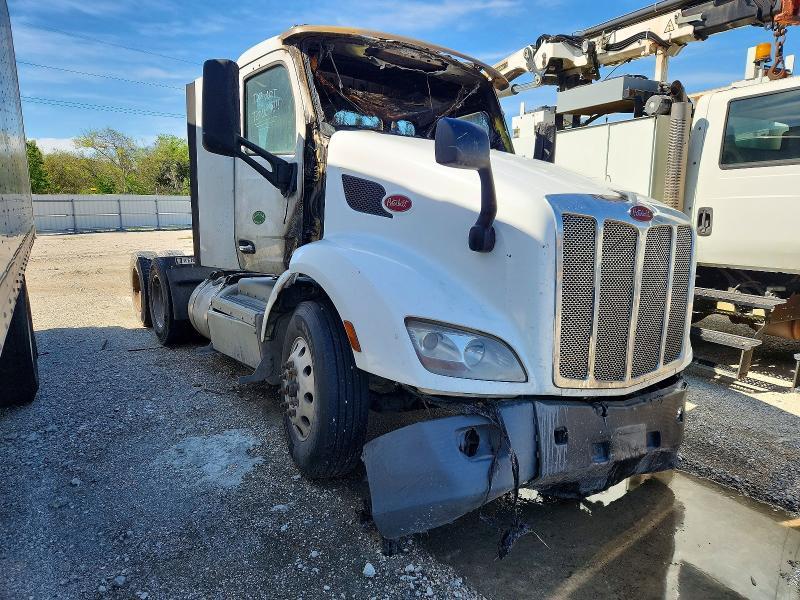 2017 Peterbilt 520 Semi Truck