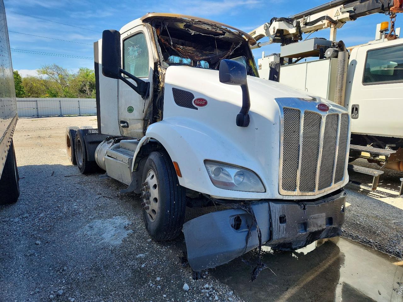 2017 Peterbilt 520 Semi Truck
