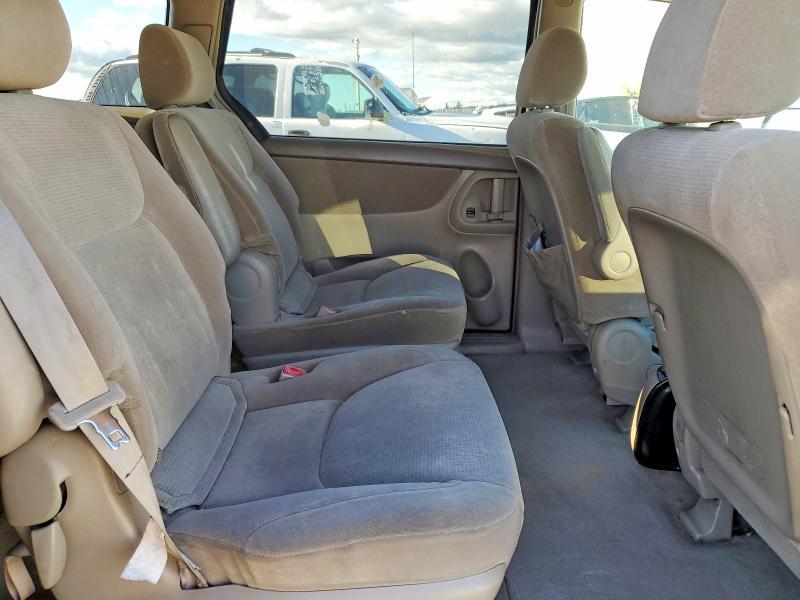 2004 Toyota Sienna le 7 Passenger