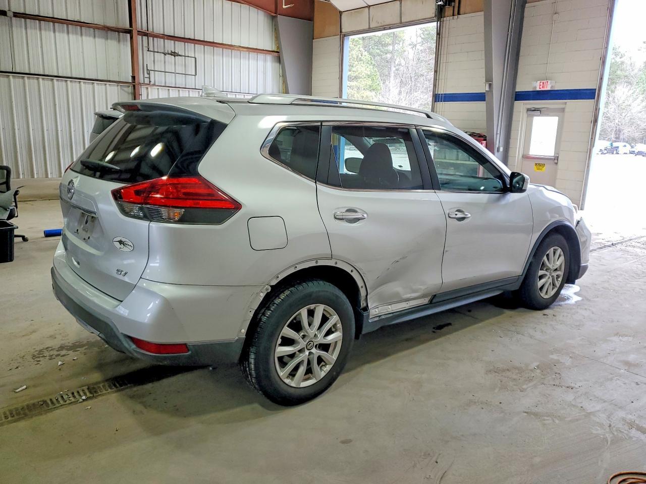 2017 Nissan Rogue sv