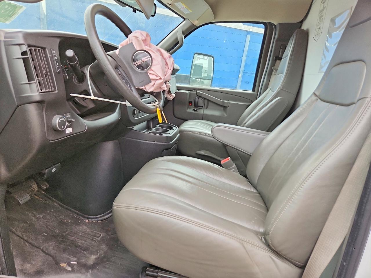 2021 GMC Savana CUT-BOX Truck