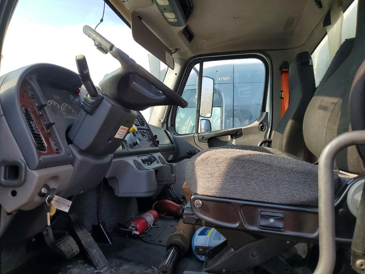 2016 Freightliner Business Class M2 BOX Truck