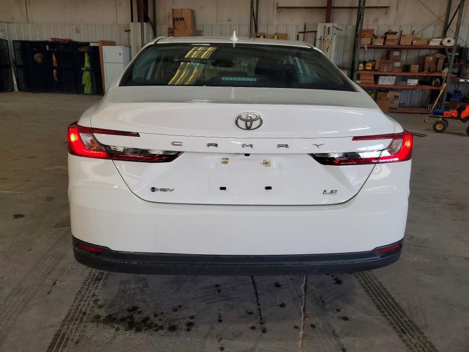 2025 Toyota Camry le