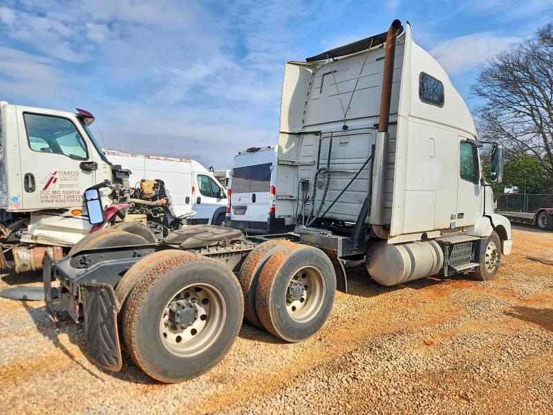 2014 Volvo VNL Semi Truck