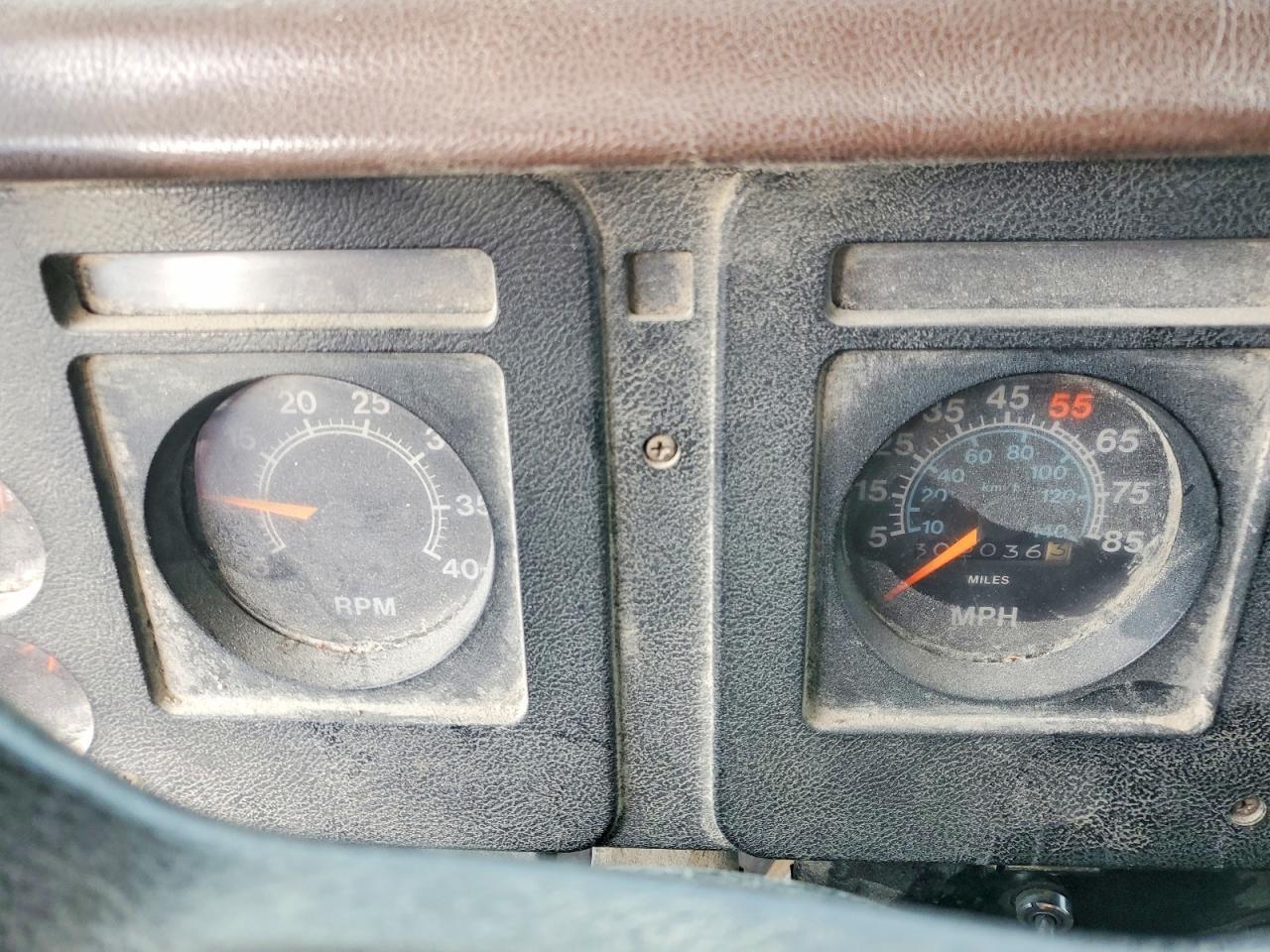 1984 International F1954 Grain Truck