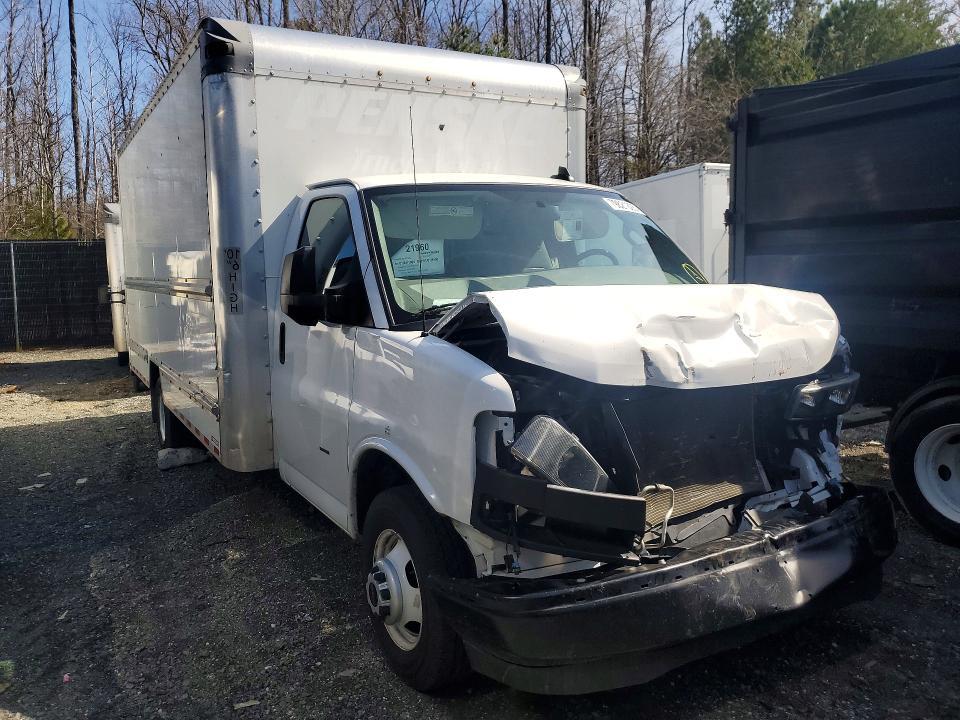 2022 GMC Savana box Truck