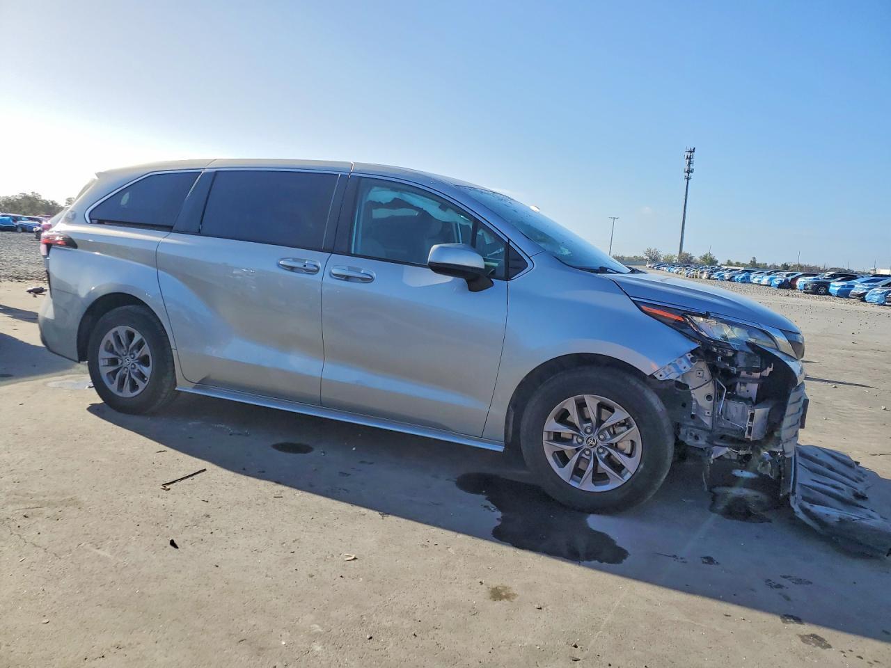 2022 Toyota Sienna le 8-passenger