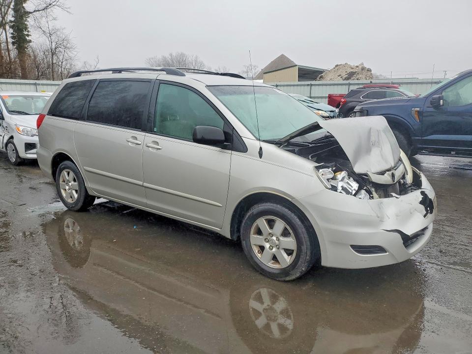 2010 Toyota Sienna le 7-passenger