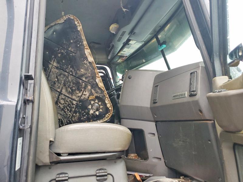 2017 Mack CHU613 Semi Truck