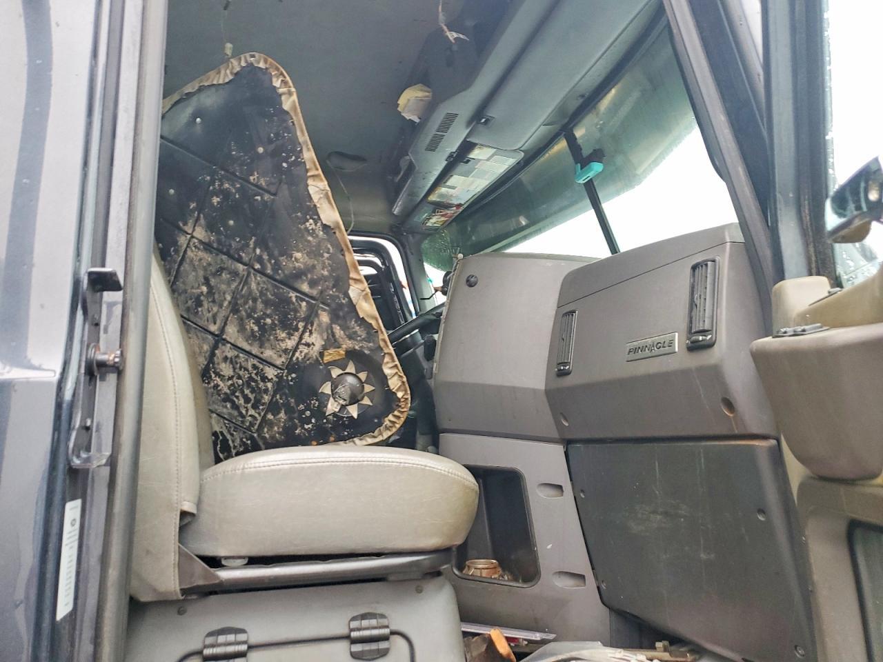 2017 Mack CHU613 Semi Truck