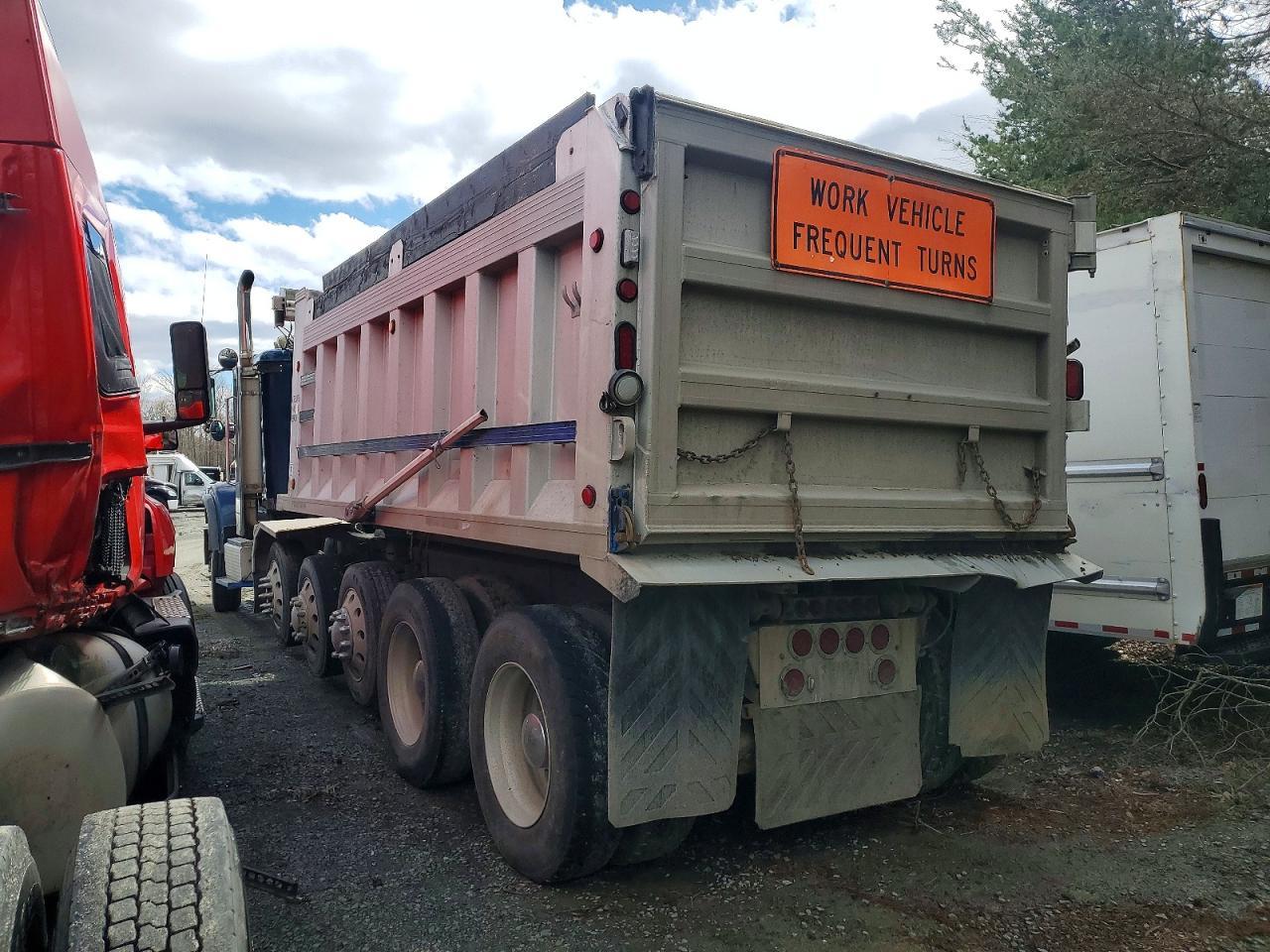 2001 International DF597 Dump Truck