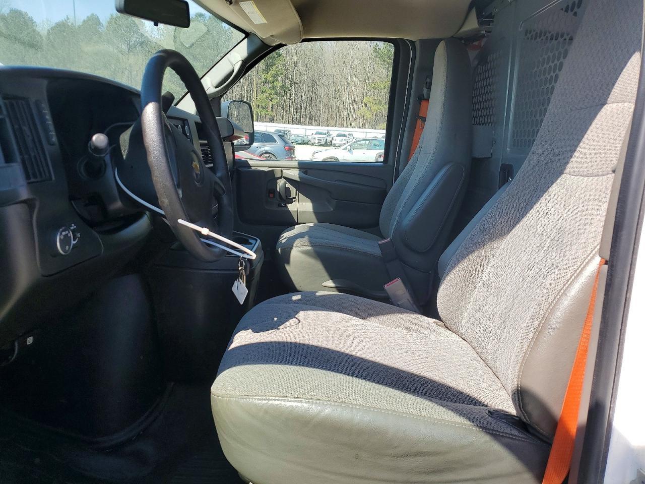 2015 Chev Express G2500 lt