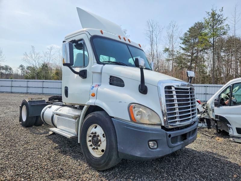 2018 Freigliner 2018 Freightliner Cascadia 113 Semi Truck