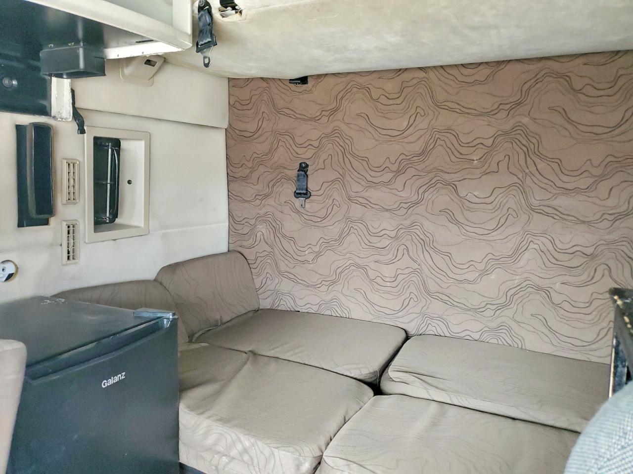 2016 Volvo VN VNL-Semi Truck