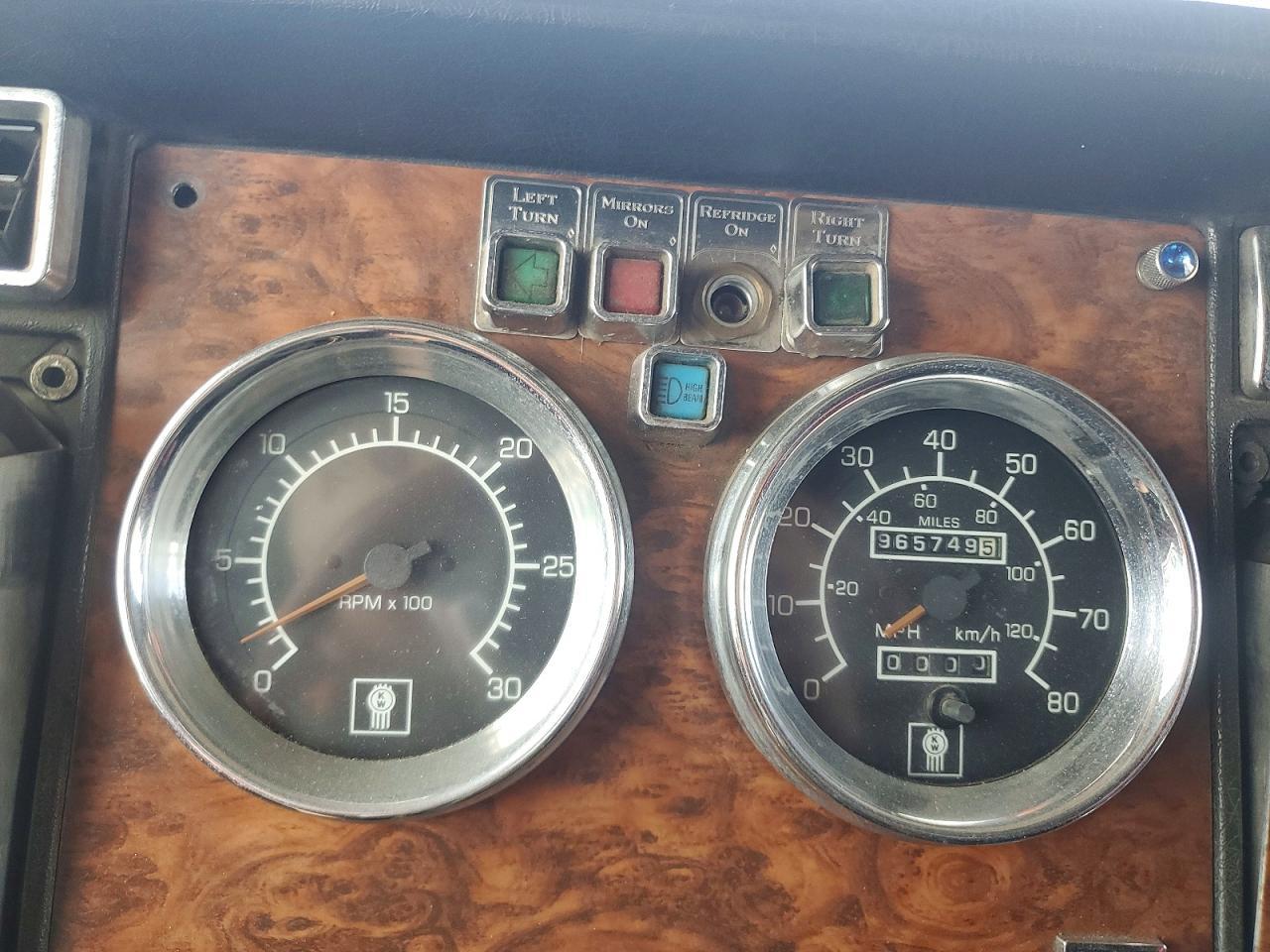1999 Kenworth Construction W900