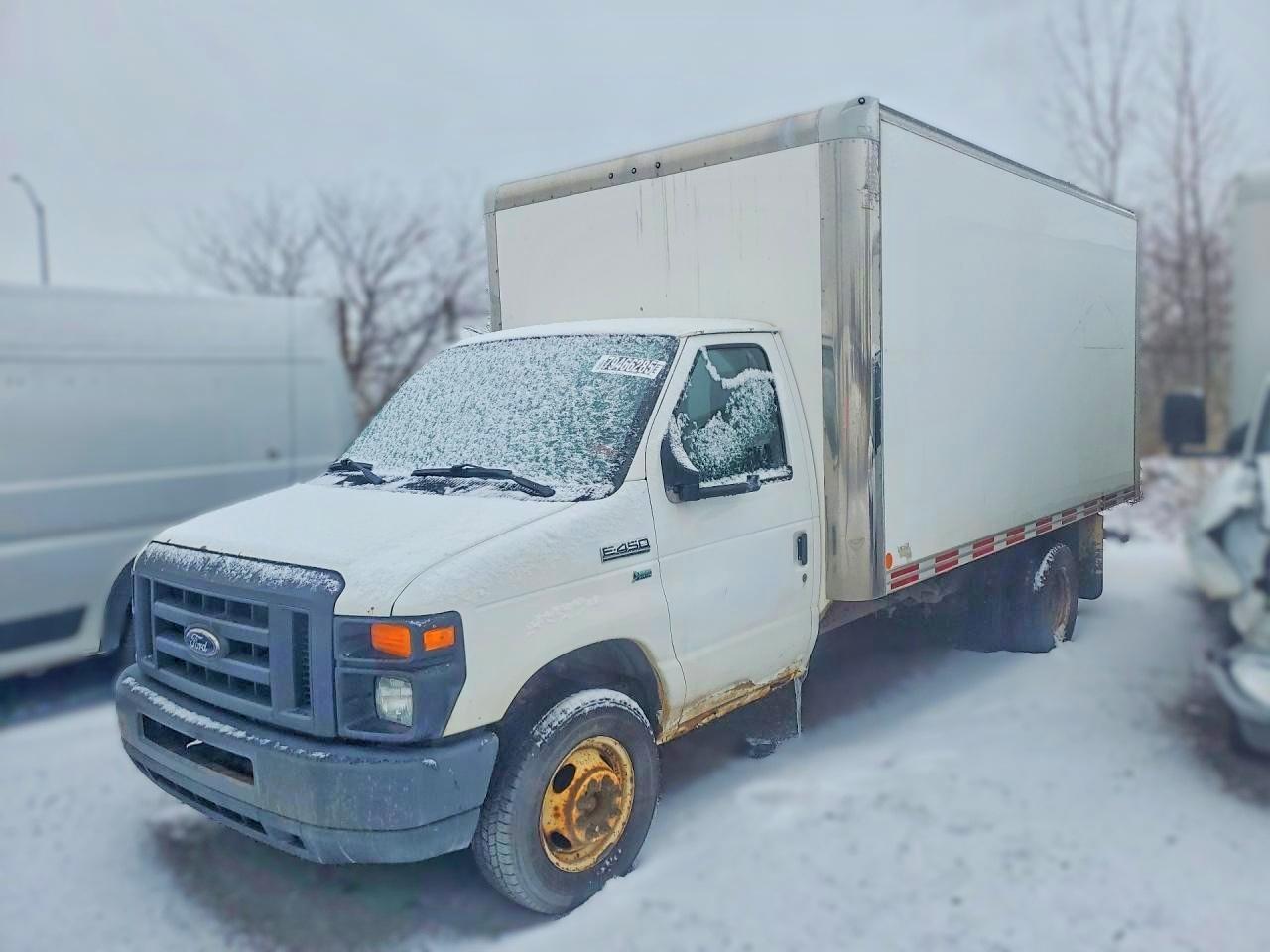 2015 Ford Econoline E450 Super Duty Cutaway Van