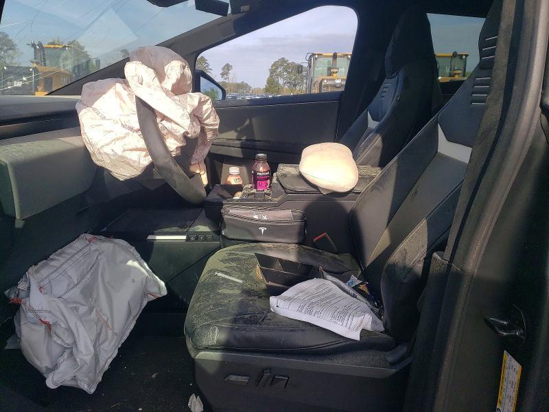 2025 Tesla Cybertruck