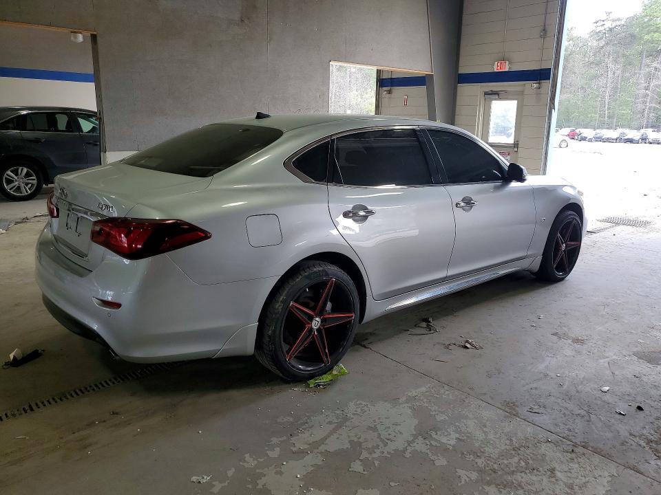 2015 Infiniti Q70 3.7