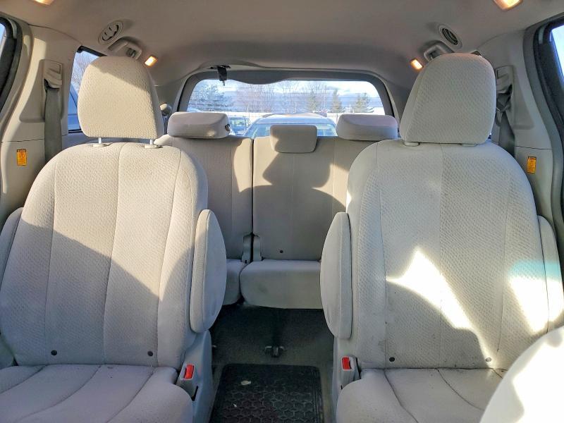 2012 Toyota Sienna le 7-passenger
