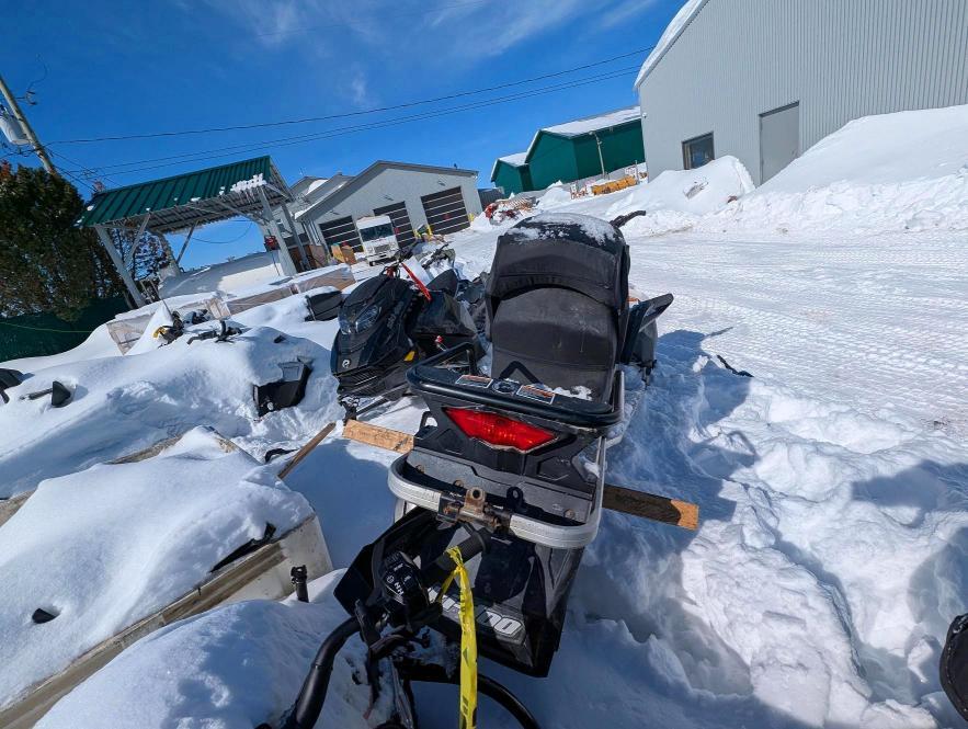 2015 Skidoo Expedition le 900 ace