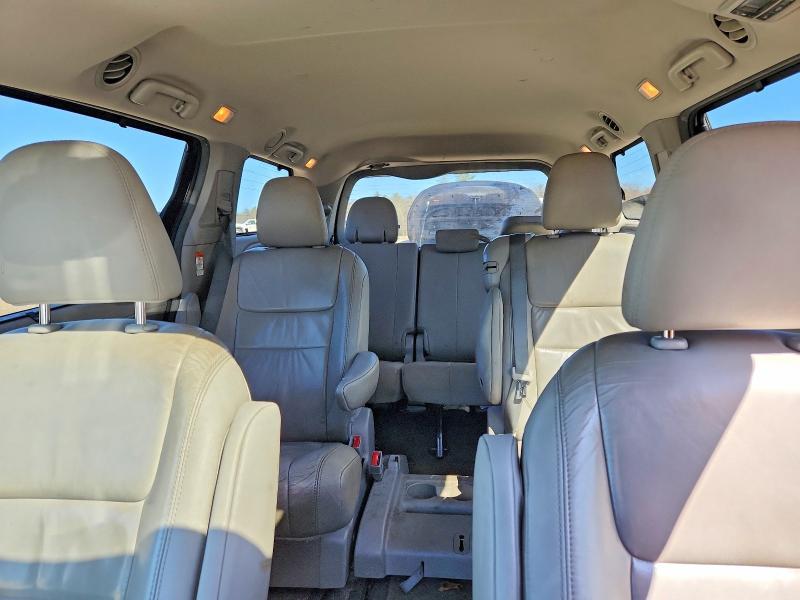 2016 Toyota Sienna xle 8-passenger