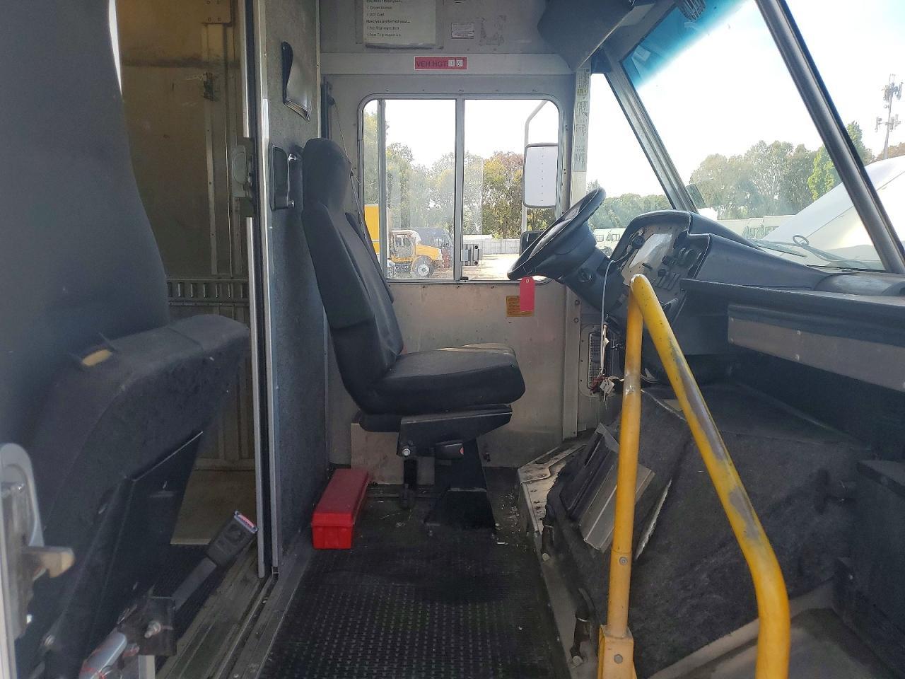 2010 Ford E450 Delivery Truck