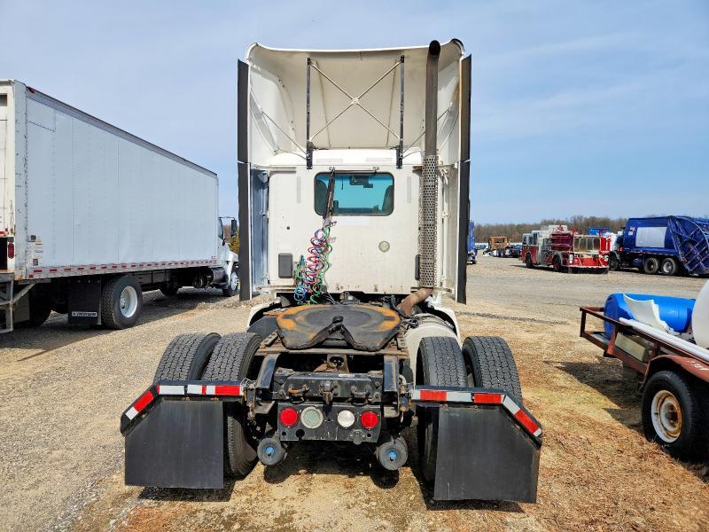 2014 Kenworth T680 Semi Truck