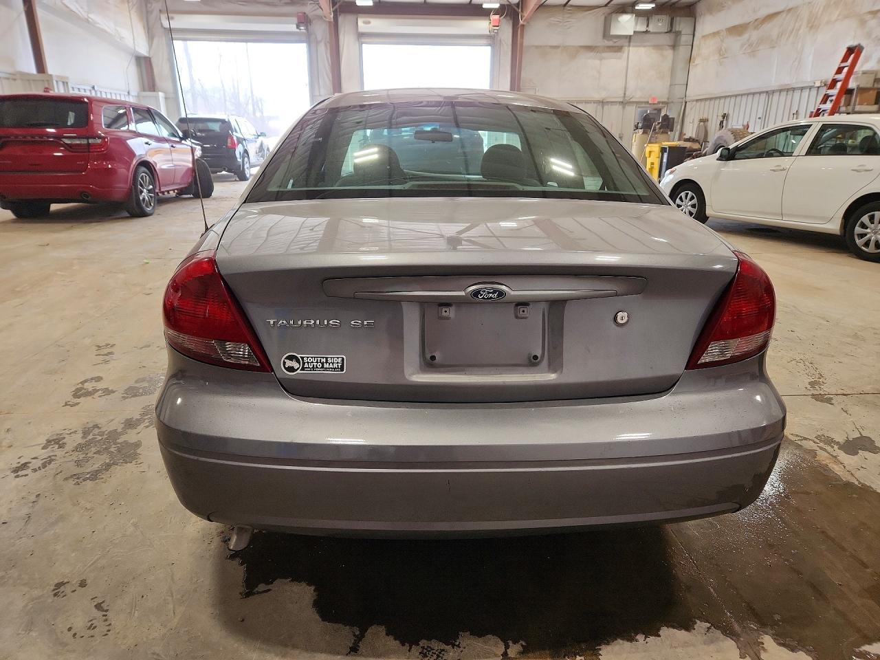 2006 Ford Taurus se