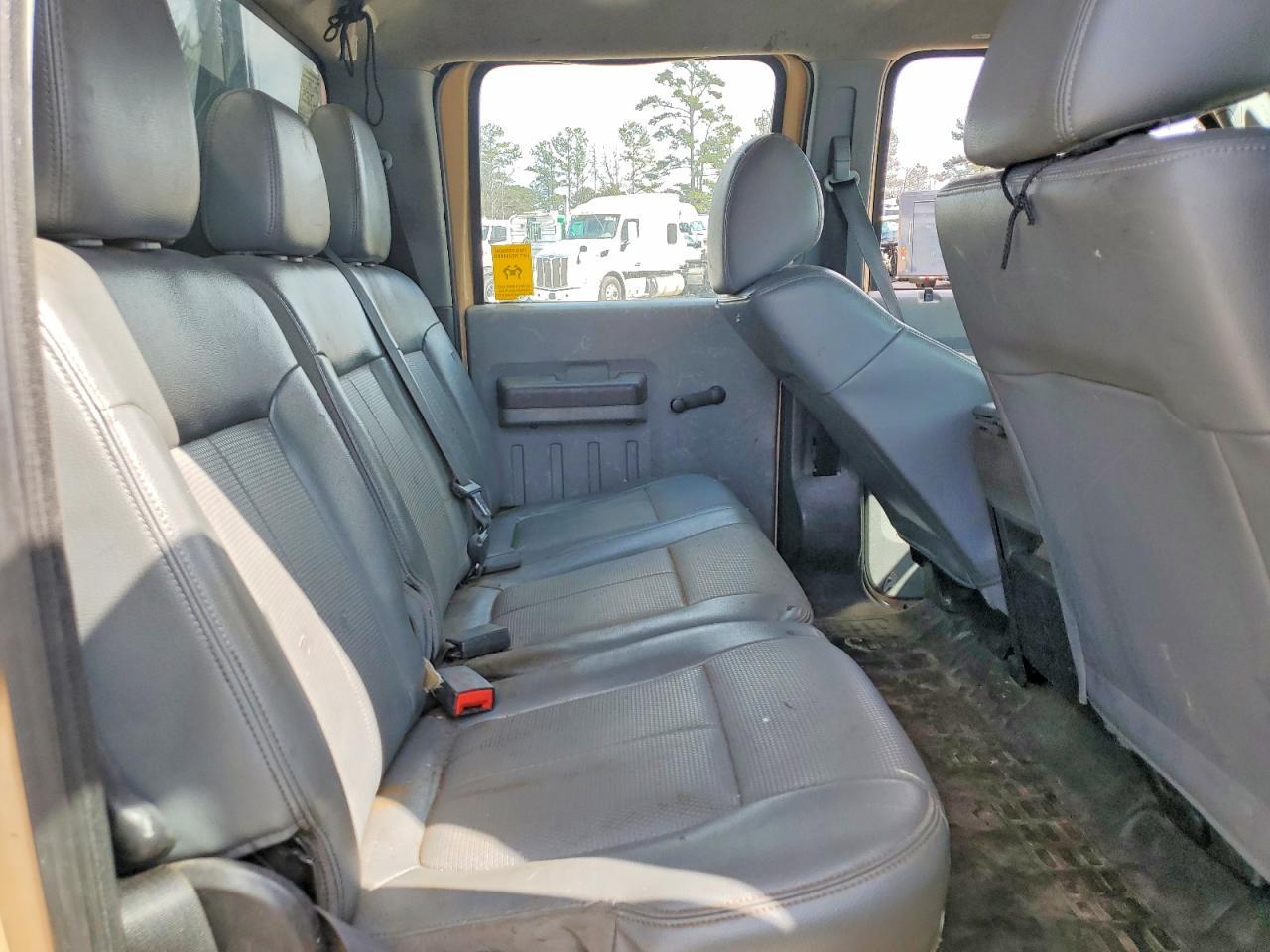 2015 Ford F450 Super Duty Flatbed Truck