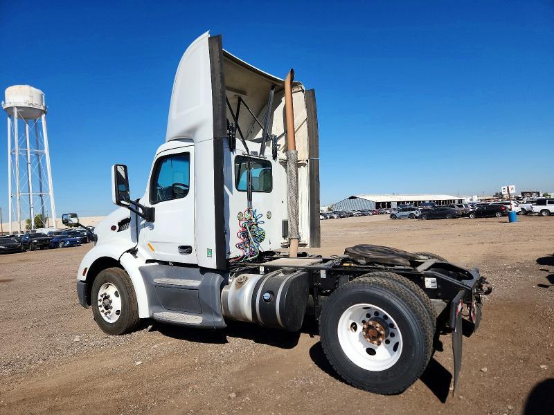 2015 Peterbilt 579 Semi Truck