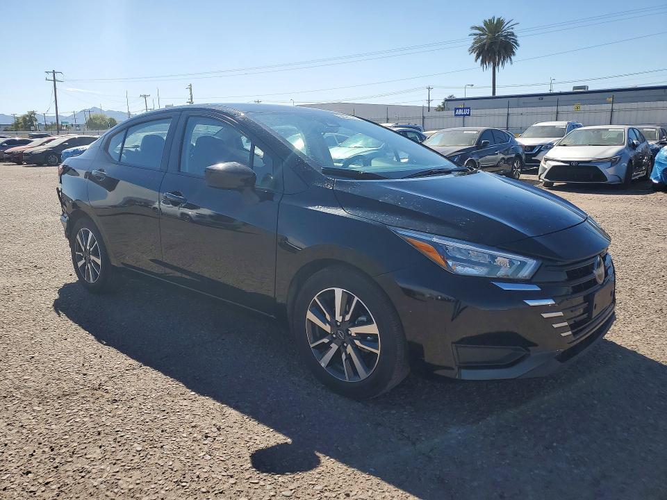 2025 Nissan Versa sv