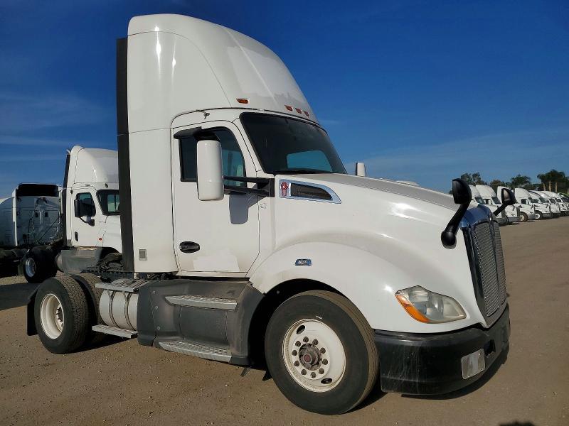 2017 Kenworth T680 Semi Truck